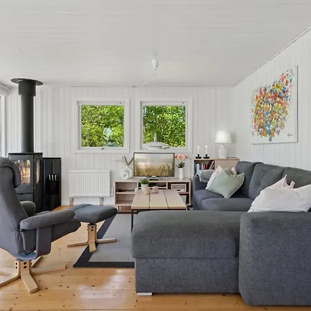 Conradine - 600m From The Sea By Interhome Nyaraló